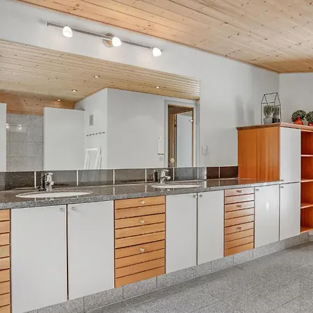 Vakantiehuis Stunning In With Sauna *