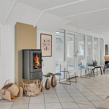 Vakantiehuis Stunning In With Sauna *