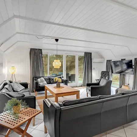Vakantiehuis Stunning In With Sauna